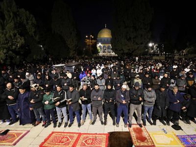 Suasana Salat Tarawih di Masjid Al-aqsa