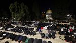 Suasana Salat Tarawih di Masjid Al-aqsa