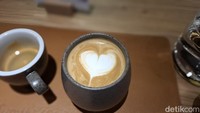 Agar dapat menikmati rasanya dengan maksimal, espresso blend bisa dipesan sebagai split shoot. The Unicorn, menjadi espresso blend yang unik karena perubahan rasa signifikan saat belum dan sesudah dicampur dengan susu. Foto: detikcom/Diah Afrilian