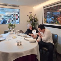 Berbeda dari tahun-tahun sebelumnya, tahun ini perayaan anniversary pernikahan Syahrinj dan Reino terlihat semakin lengkap dengan hadirnya sang putri kecil. Foto: Instagram/@princessyahrini