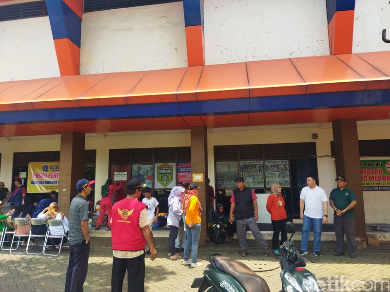 Tempat pengungsian korban kebakaran Duren Sawit, Jakarta Timur. 1 Maret 2025. (Kurniawan Fadilah/detikcom)