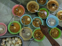 Tradisi Berbagi Bubur India yang Melegenda di Masjid Jami Pekojan Semarang