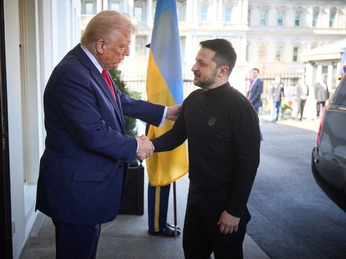 This handout photograph taken and released by Ukrainian Presidential Press-Service shows US President Donald Trump (L) welcoming Ukraines President Volodymyr Zelensky to the White House in Washington, DC, prior their talks on February 28, 2025. (Photo by Handout / Ukrainian Presidential Press-Service / AFP) / RESTRICTED TO EDITORIAL USE - MANDATORY CREDIT 