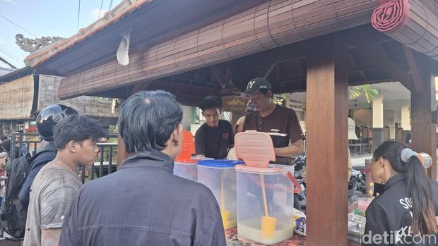Umat Hindu di Bali turut meraup cuan di momentum Ramadan, Sabtu (1/3/2025). (Fabiola Dianira)