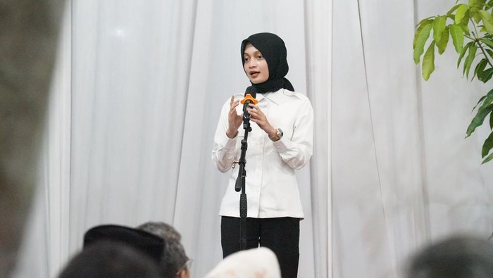 Vinanda Prameswati ceritakan pengalaman retret di hadapan ASN Pemkot Kediri.