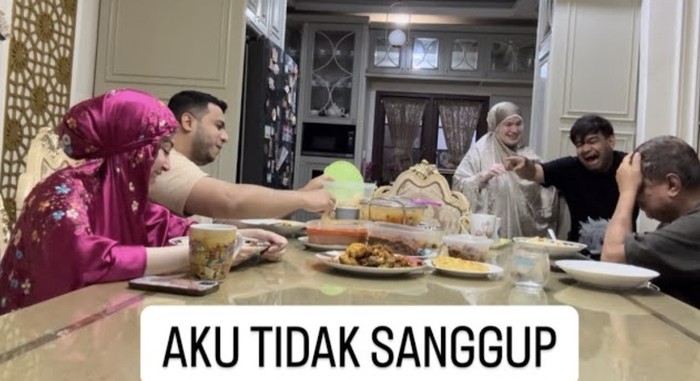 Begini Potret Seru Sahur Pertama Keluarga Fadil Jaidi Begini Potret Seru Sahur Pertama Keluarga Fadil Jaidi