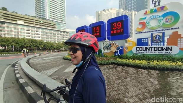 CFD Bundaran HI, Jakarta Pusat, tetap diberlakukan selama bulan suci Ramadan. Warga memilih tetap berolahraga meski sedang menjalani ibadah puasa. Foto: Fawdi/detikcom.