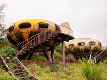 Penampakan Desa UFO Terbengkalai yang Mangkrak Sejak Tahun 60-an