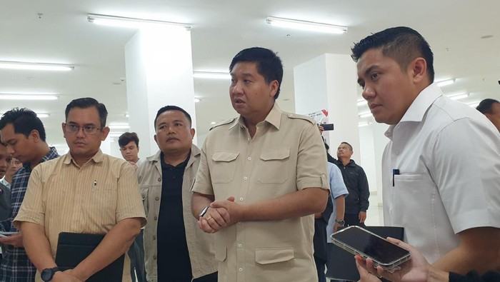 Direktur Pembangunan Perkotaan Ditjen Perumahan Perkotaan Aswin Grandiarto Sukahar, Menteri PKP Maruarar Sirait, dan Seskab Mayor Teddy Indra Wijaya