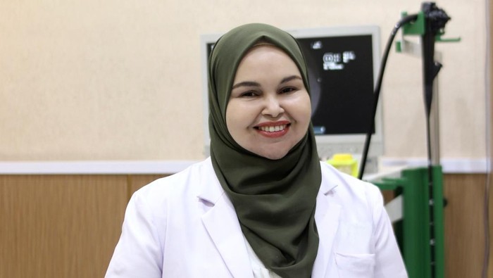 Dr. dr. Syifa Mustika SpPD-KGEH, FINASIM
Dokter Spesialis Penyakit Dalam-Konsultan Gastroenterohepatologi (Ahli Pencernaan dan Hati)
Dosen FK Universitas Brawijaya Malang
Pengurus Lembaga Kesehatan PBNU