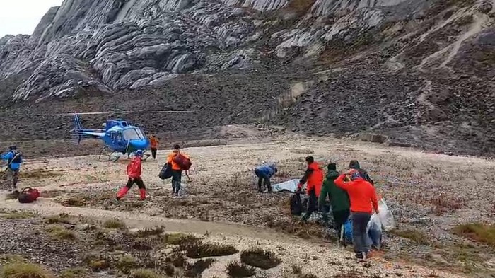 Dua pendaki wanita meninggal dunia karena hipotermia di Puncak Jaya atau Piramida Carstensz, Mimika, Papua Tengah.