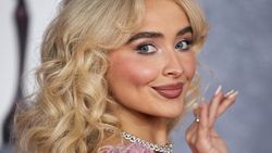 Sabrina Carpenter Cuek Hadapi Kritik Album Baru