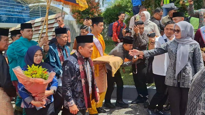 Gubernur Jambi Al Haris menyampaikan pengalamannya menjalani retret di Magelang, Jawa Tengah.
