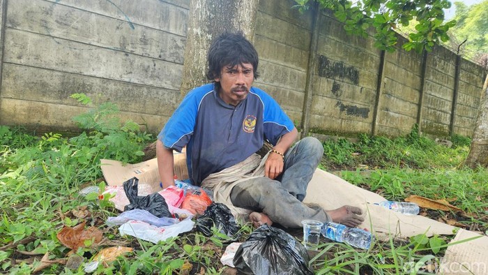 Herman, pria yang mengaku dibuang dari ambulans di Sukabumi.