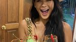 Indah Kalalo Makan Bareng Mertua, Seafood hingga Masakan Rumahan