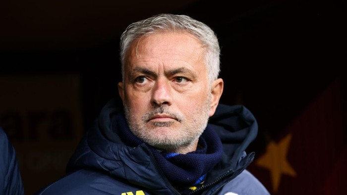 ISTANBUL, TURKEY - FEBRUARY 23: Head coach Jose Mourinho of Fenerbahce looks on during the Turkish Super League match between Galatasaray and Fenerbahce at Rams Park Stadium on February 23, 2025 in Istanbul, Turkey. (Photo by Ahmad Mora/Getty Images)