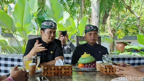 Bupati Jembrana, I Made Kembang Hartawan (kiri), dan Wakil Bupati Jembrana, I Gede Ngurah Patriana Krisna (kanan), Sabtu (1/2/225).