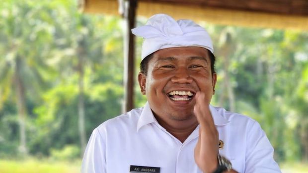 Kepala Desa Batuan Ari Anggara