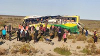 Tabrakan itu mengakibatkan salah satu bus rusak parah.