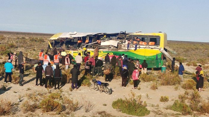 Dua bus penumpang bertabrakan di jalan raya di Bolivia selatan, Sabtu (1/3/2025) waktu setempat. Kecelakaan maut itu menewaskan sedikitnya 37 orang, termasuk 2 anak-anak, dan sekitar 30 orang terluka.