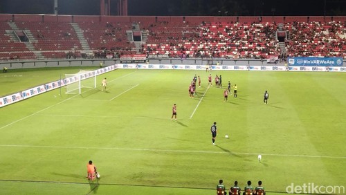 Laga babak pertama Bali United vs Persita Tangerang di Stadion Kapten I Wayan Dipta, Minggu (2/3/2025).