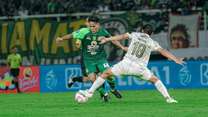 Laga Persebaya Surabaya vs Persib Bandung