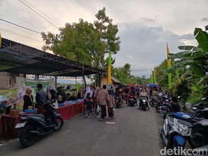 Serunya Berburu Takjil di Pasar Ramadan Desa Lengkong Ponorogo