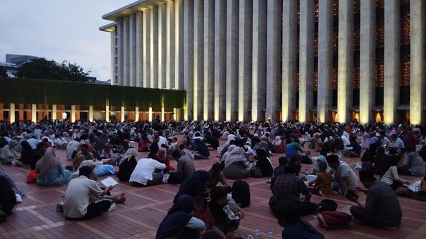 Masjid Istiqlal gelar bukber untuk masyarakat (Fawdi/detikcom)