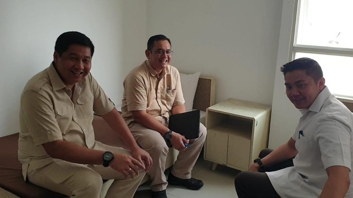 Menteri PKP Maruarar Sirait, Direktur Pembangunan Perkotaan Ditjen Perumahan Perkotaan Aswin Grandiarto Sukahar, dan Sekretaris Kabinet Mayor Teddy Indra Wijaya