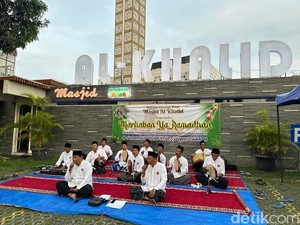 Masjid Al Khalid Kota Kediri Ajak Warga Ngabuburit Sambil Berselawat
