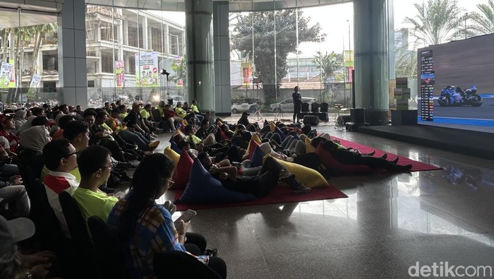 Nobar MotoGP 2025 di Menara Bank Mega, Jakarta, Minggu (2/3/2025), ikut deg-degan melihat persaingan Marquez bersaudara.