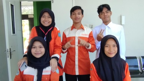 Para siswa MAN 2 Mataram yang meraih medali di ajang ISO NTB 2025. (Istimewa)