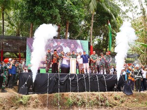 Dukung Swasembada Pangan, Petrokimia Gresik Salurkan Pupuk ke Petani Bawean