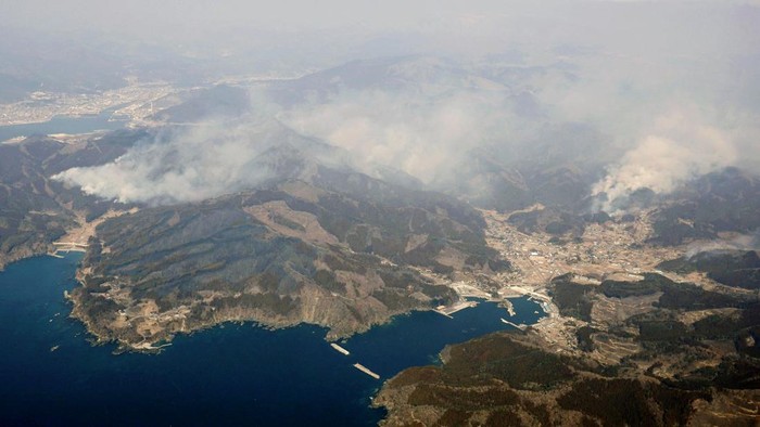 Kebakaran telah melanda hutan di Ofunato, Prefektur Iwate, Jepang. Begini penampakannya dari udara.