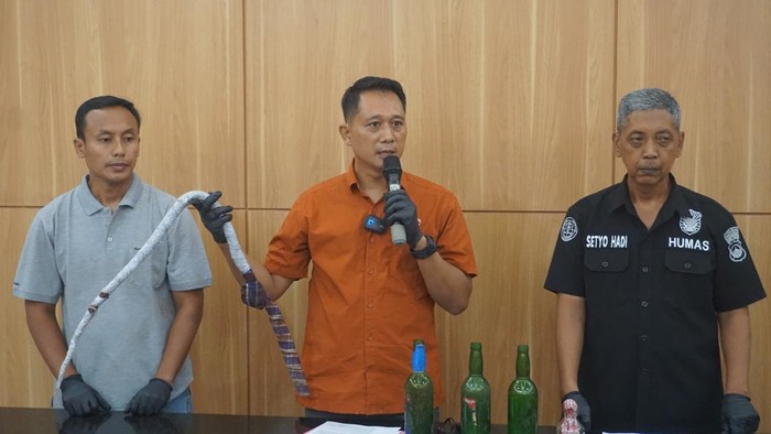 Polres Purbalingga ungkap kasus penggagalan aksi perang sarung antarkelompok di Desa Dawuhan, Kecamatan Padamara, Kabupaten Purbalingga, Minggu (2/3/2025).