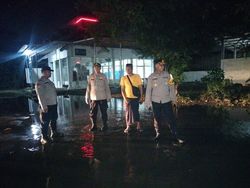 Polisi Tinjau Perumahan di Sidoarjo yang Diterjang Banjir