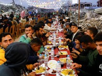 Video: Melihat Suasana Buka Puasa Pertama di Gaza di Tengah Reruntuhan