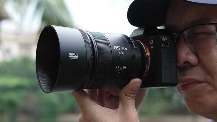 Review Lensa Sirui Aurora 85mm
