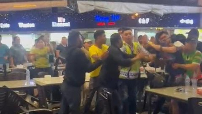 Tangkapan layar keributan di Foodcourt Batam