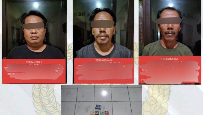 Tiga tersangka kasus judi brok di Sragen.