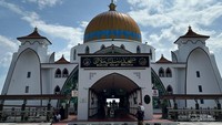 Megahnya Masjid Selat Malaka.