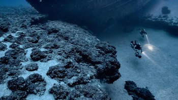 Kategori Wrecks dimenangkan oleh Alex Dawson dari Swedia dengan fotonya yang bertajuk Deep wreck. Foto: Alex Dawson/Underwater Photographer of the Year 2025