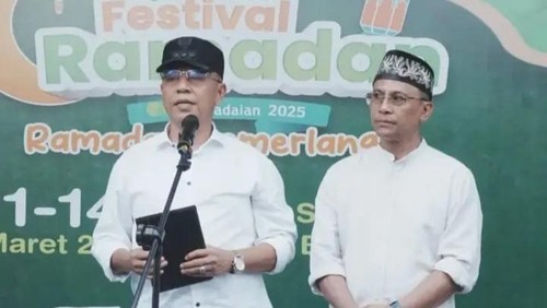 Wali Kota Bima, A. Rahman dan Wakil Wali Kota Feri Sofiyan saat membuka Festival Ramadan 2025 di lapangan Serasuba Kota, Minggu (2/3/2025).