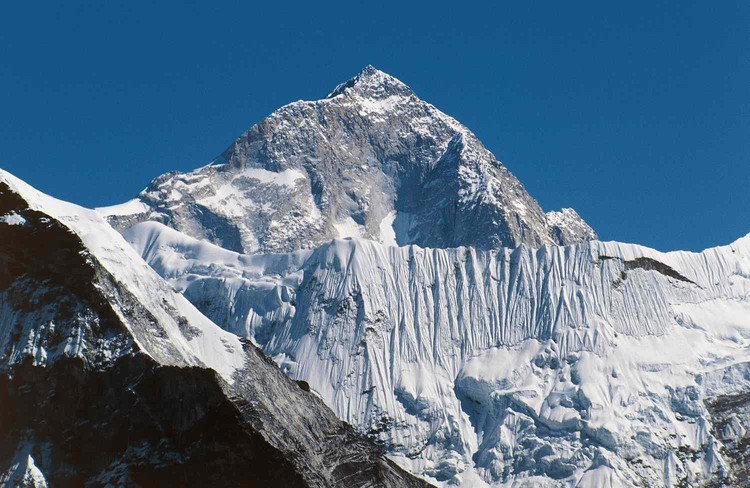 10 Gunung yang Indah Mempesona Tapi Mematikan di Dunia 10 Gunung yang Indah Mempesona Tapi Mematikan di Dunia
