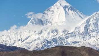 6. Bagian dari Himalaya, pendakian berbahaya di gunung Dhaulgiri 1 di Nepal telah merenggut 58 nyawa dari lebih dari 350 percobaan. Foto: Wikimedia Commons