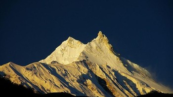 5. Puncak gunung Manaslu di Nepal adalah yang kelima paling berbahaya di dunia di mana 53 pendaki meninggal dalam 297 percobaan. Foto: Wikimedia Commons