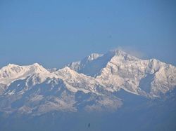 10 Gunung yang Mempesona Tapi Paling Mematikan di Dunia