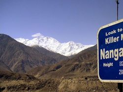 10 Gunung yang Mempesona Tapi Paling Mematikan di Dunia