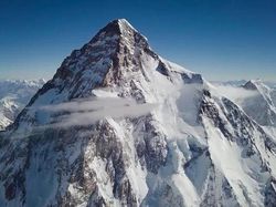 10 Gunung yang Mempesona Tapi Paling Mematikan di Dunia