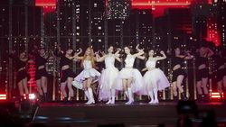 Aksi Panggung Aespa di London, Karina-Giselle Tampil dengan Rambut Baru Aksi Panggung Aespa di London, Karina-Giselle Tampil dengan Rambut Baru